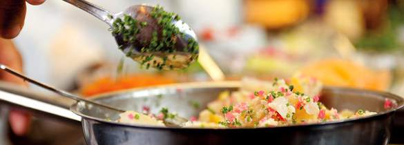 Carnival Valor cooking-demonstration-3.jpg